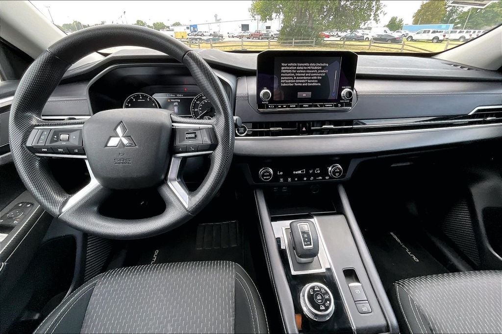 2024 Mitsubishi Outlander ES