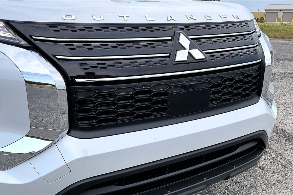 2024 Mitsubishi Outlander ES