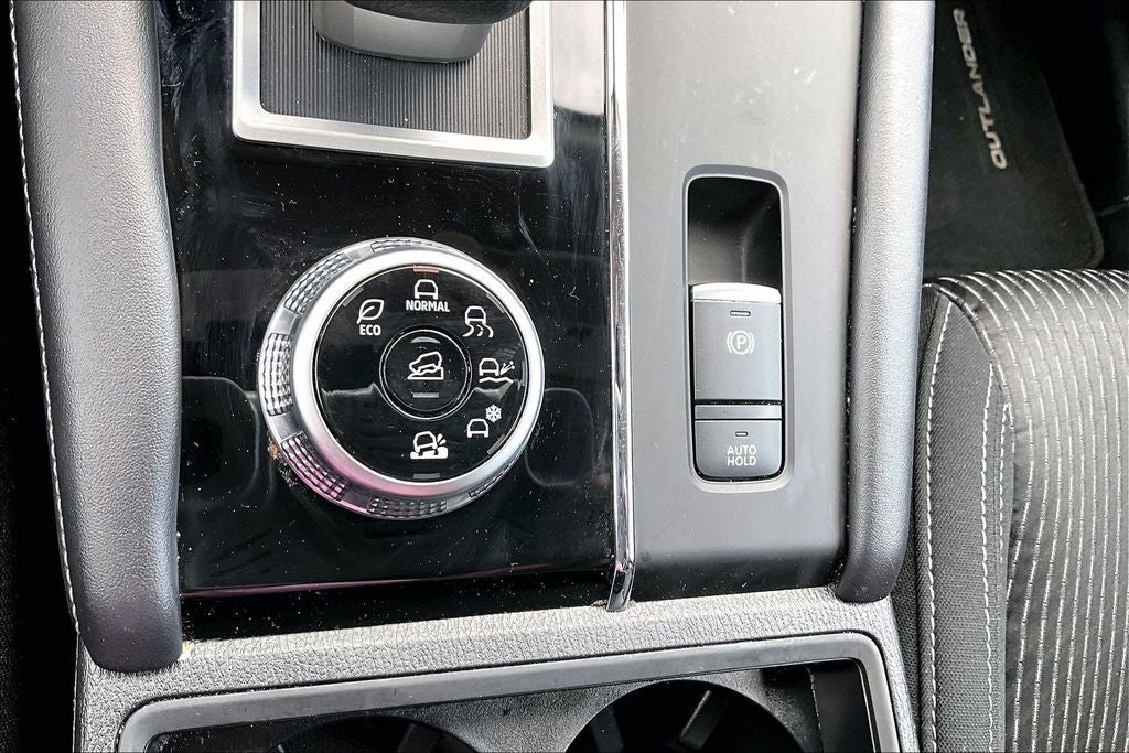 2024 Mitsubishi Outlander ES