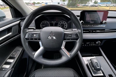 2024 Mitsubishi Outlander ES