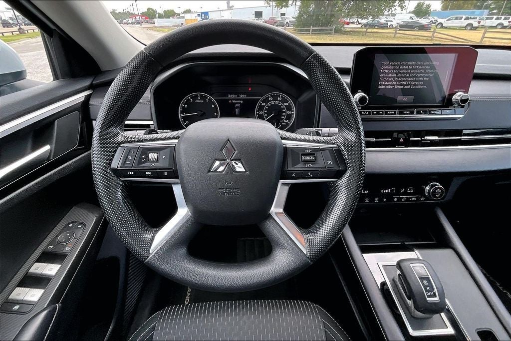 2024 Mitsubishi Outlander ES