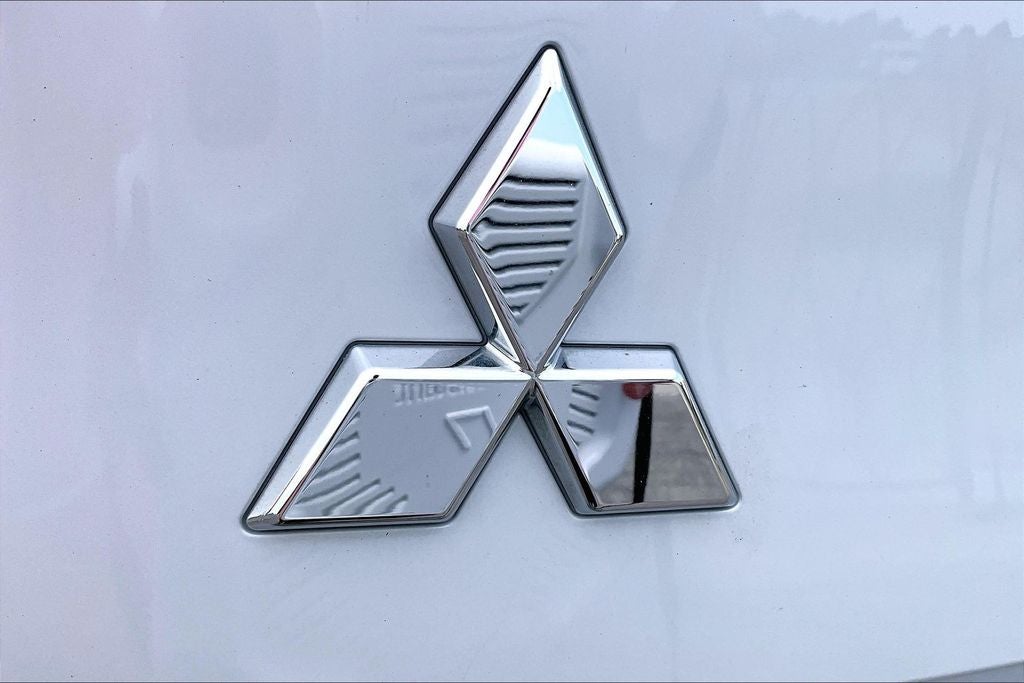 2024 Mitsubishi Outlander ES