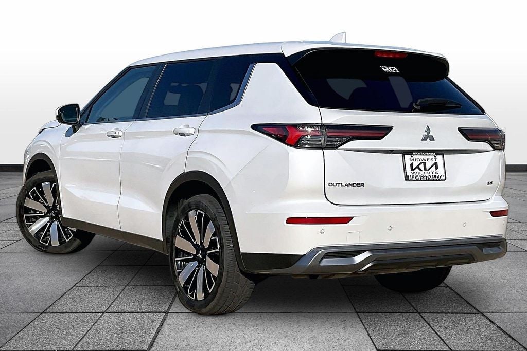 2025 Mitsubishi Outlander SE