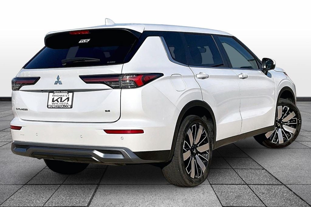2025 Mitsubishi Outlander SE
