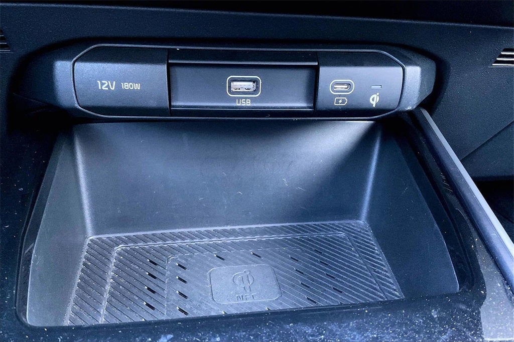 2023 Kia Niro Plug-In Hybrid SX