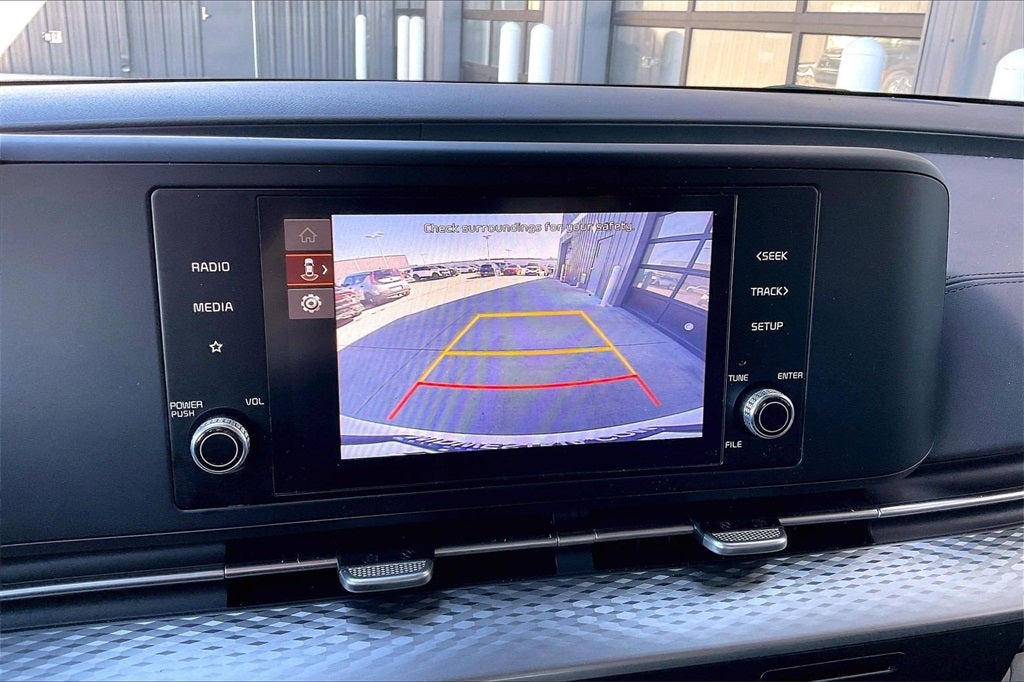 2024 Kia Carnival LX